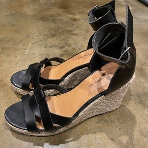 Time and tru black espadrille heels